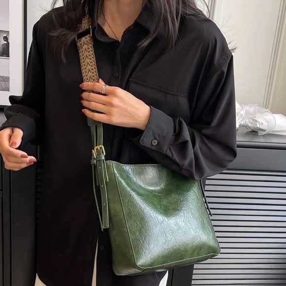 Western Vegan Leather Shoulder Crossbody Bag - Picture 16 of 16